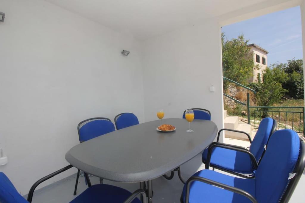 Holiday Home Aria Подгора Екстериор снимка